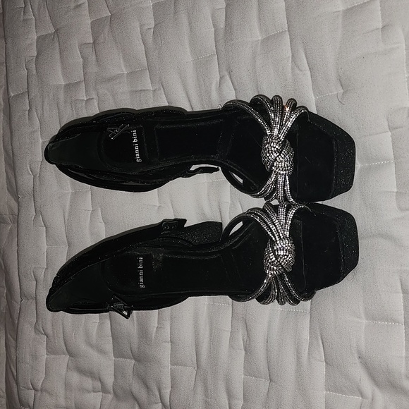 Heels - Picture 2 of 3